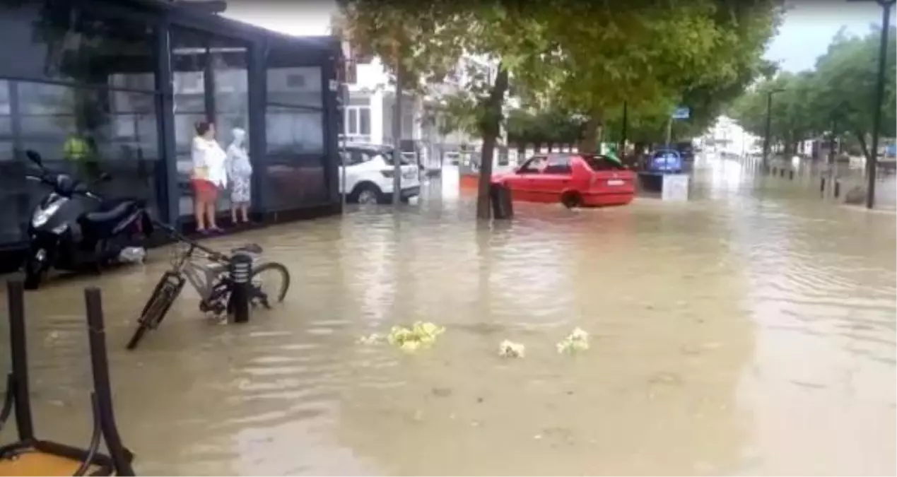 Şarköy'de sağanak ve dolu; yollar göle döndü (2)