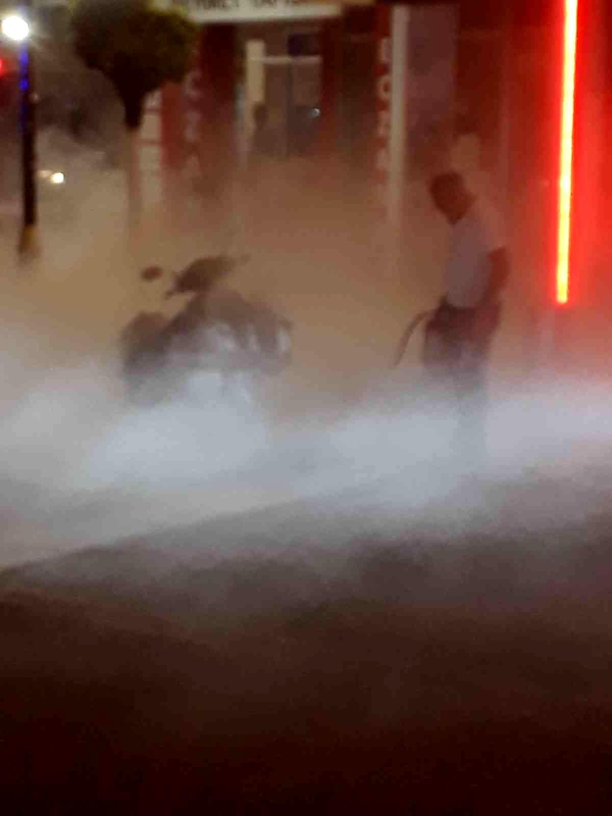 Seyir halindeki motosiklet yandı