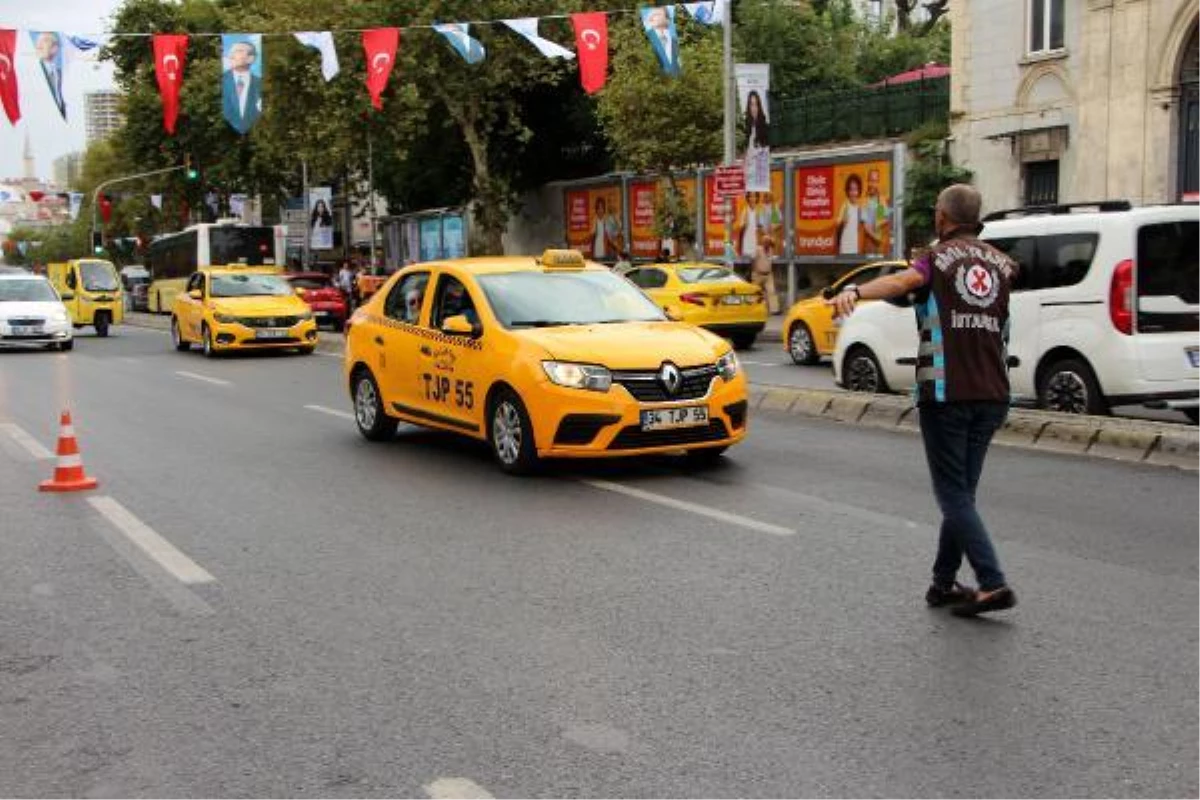 ŞİŞLİ\'DE EMNİYET KEMERİ TAKMAYAN TAKSİCİLERE CEZA