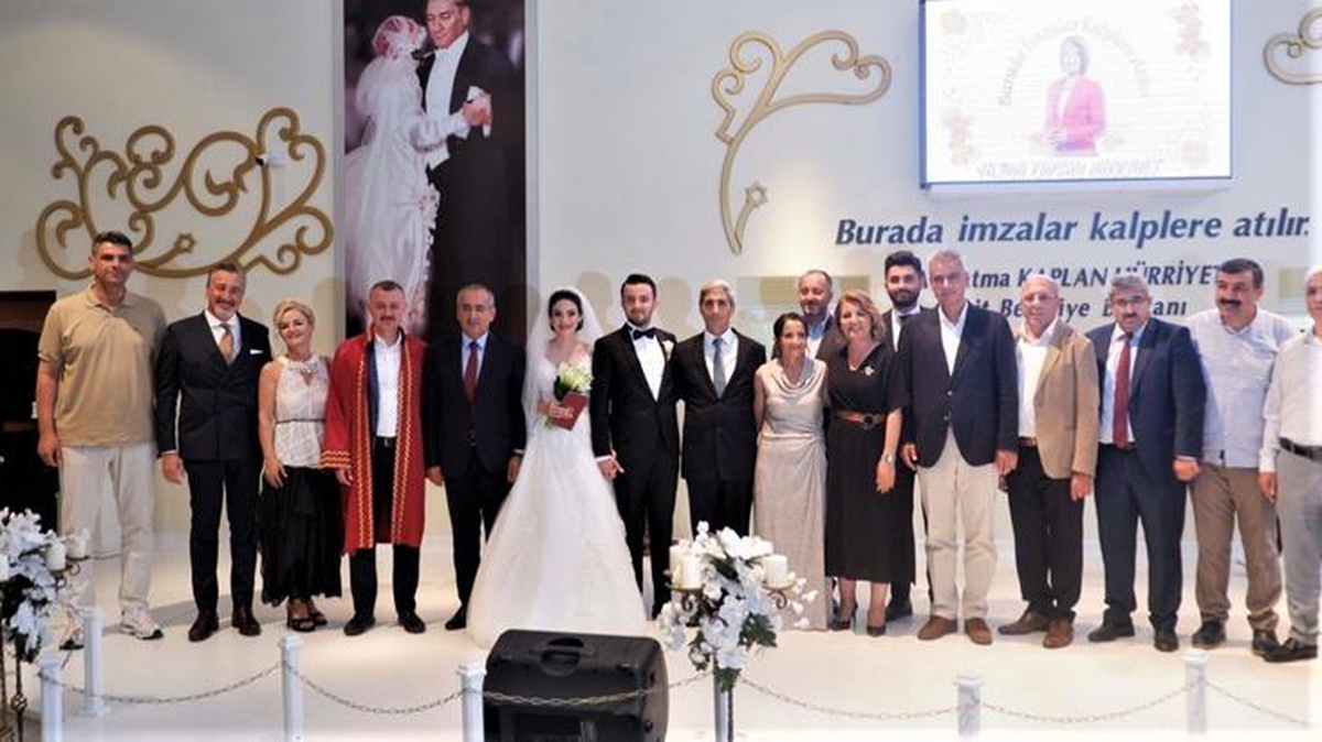 Siyaset ve iş dünyasının önemli isimleri düğünde bir araya geldi