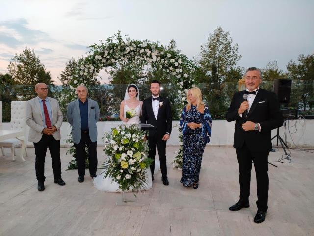 Siyaset ve iş dünyasını buluşturan düğün Siyaset ve iş dünyasını buluşturan düğün