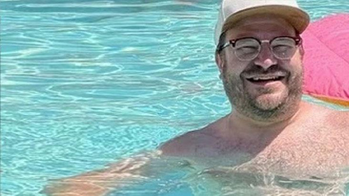 Sosyal medyada gündem olan fotoğraf! ABD\'li adam havuzda tıpatıp benzeri başka bir adamla karşılaştı