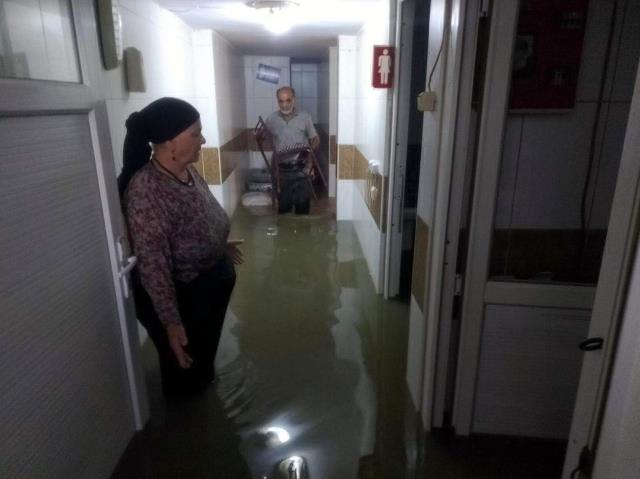 Tekirdağ'da dolu ve sağanak sonrası sokaklar adeta dereye döndü Tekirdağ'da dolu ve sağanak sonrası sokaklar adeta dereye döndü