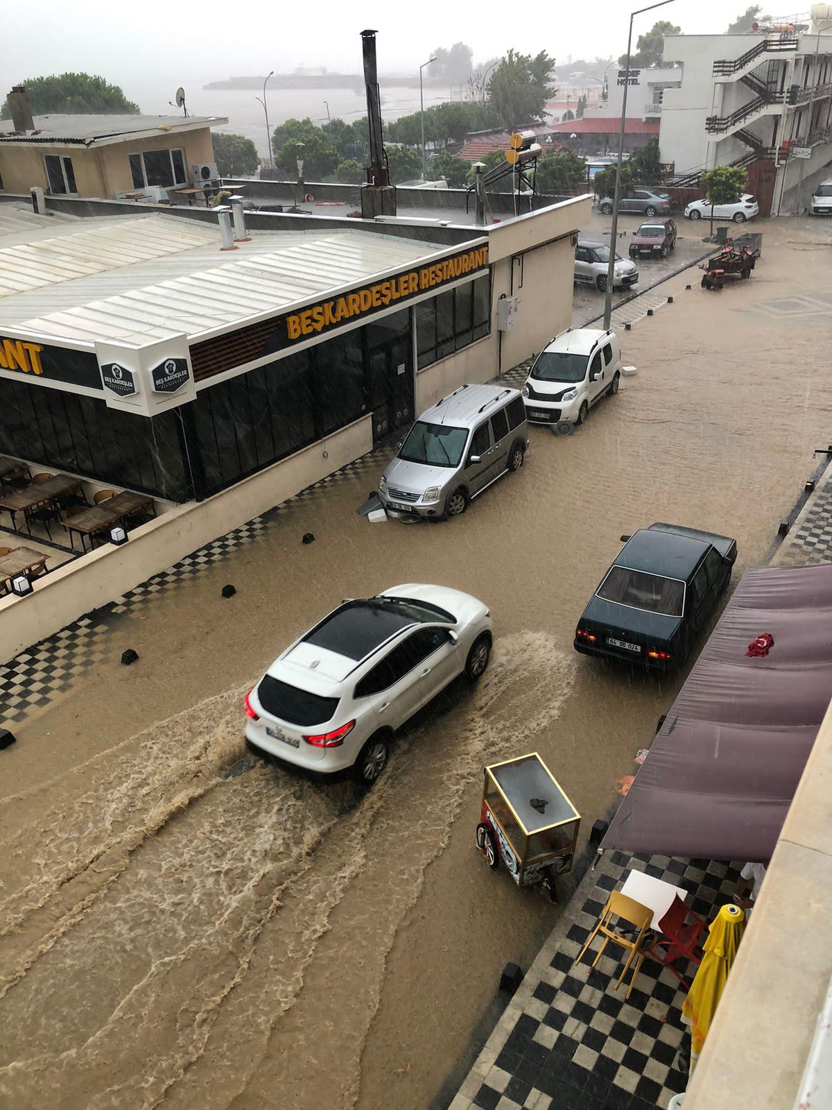 Tekirdağ\'da sağanak hayatı olumsuz etkiliyor