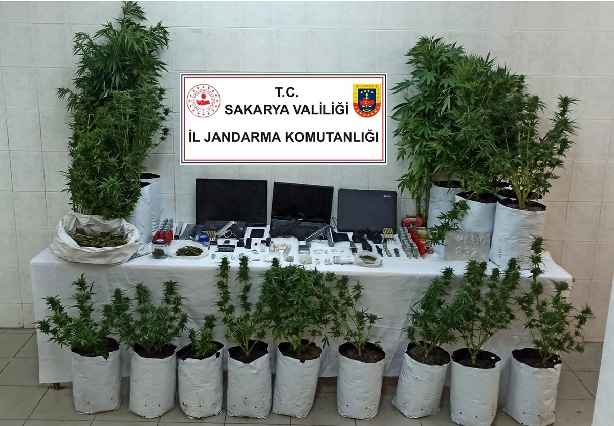 Uyuşturucu tacirlerine jandarma operasyonu: 1 gözaltı