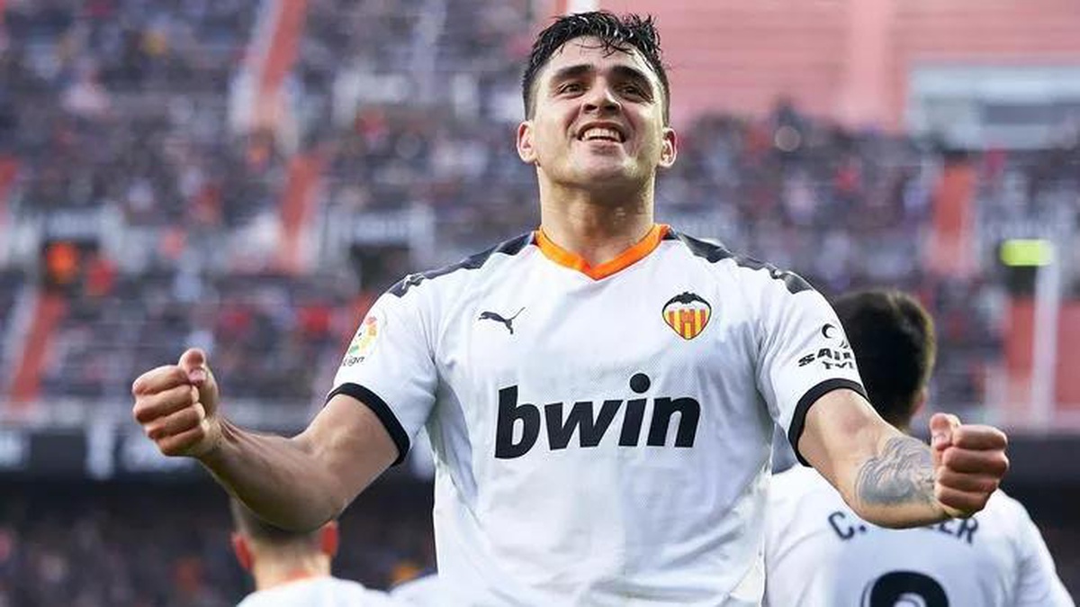Fenerbahçe\'nin renklerine bağlamak için uğraştığı Maxi Gomez, Trabzonspor\'da!