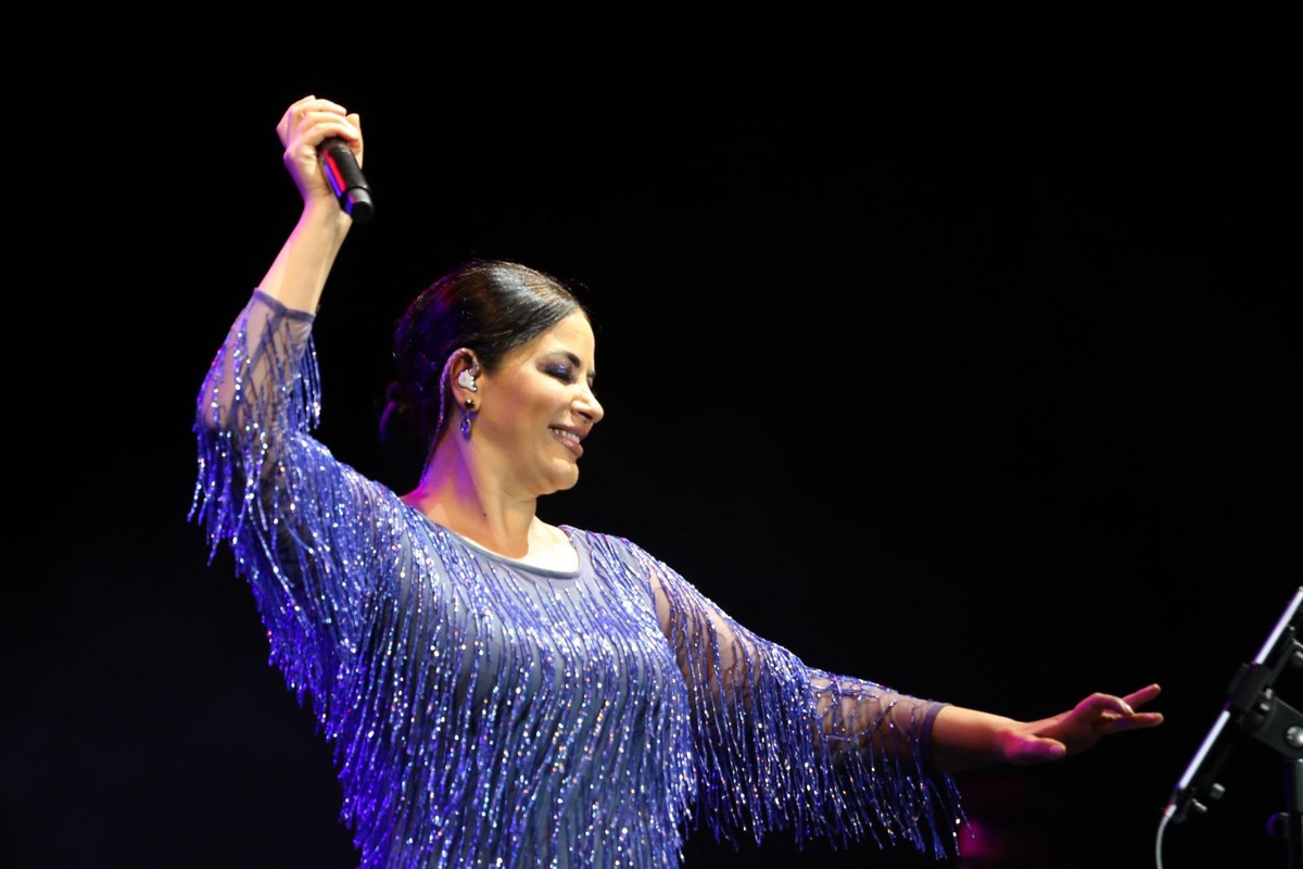 Zara 30 Ağustos Zafer Bayramı\'nda Kaş\'ta konser verdi