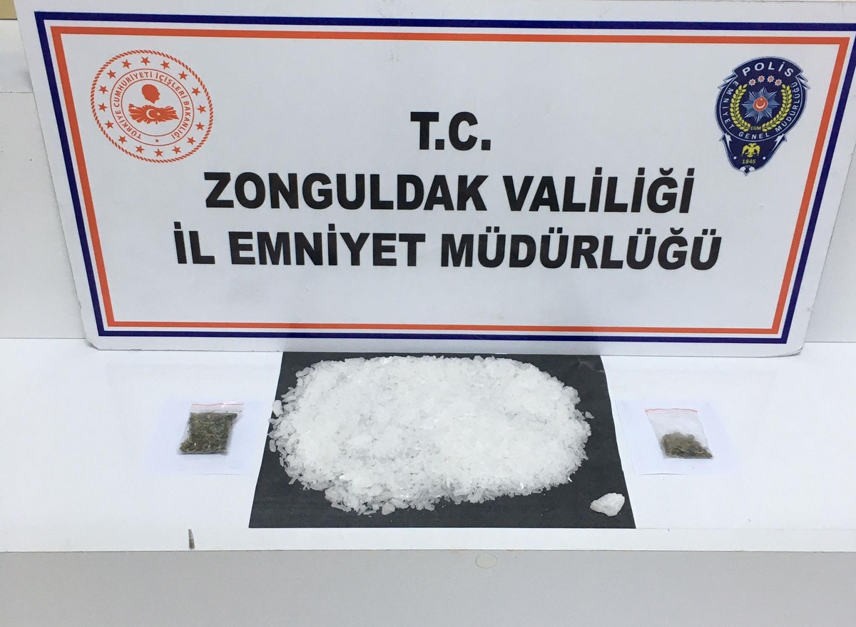 Zonguldak\'ta uyuşturucu operasyonunda yakalanan 3 şüpheli tutuklandı