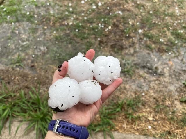 10 santimetre büyüklüğünde dolu tanelerinin vurduğu Katalonya'da 20 aylık bir bebek hayatını kaybetti