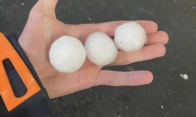 10 santimetre büyüklüğünde dolu tanelerinin vurduğu Katalonya'da 20 aylık bir bebek hayatını kaybetti