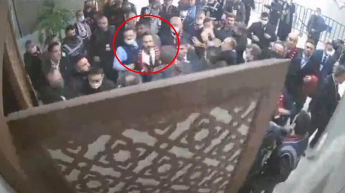 Kayseri\'den sonra Gaziantep\'te de AK Partili bir başkan polislere saldırdı