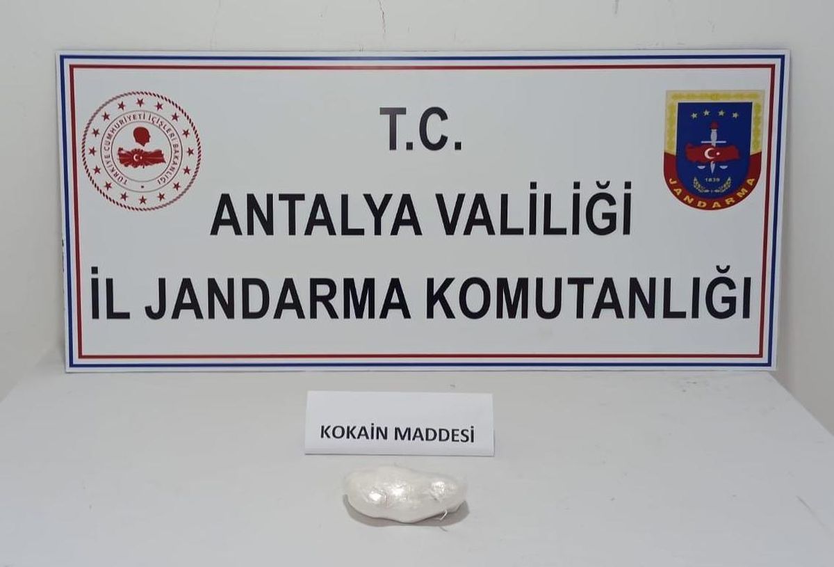 Antalya\'da valizde 550 gram kokain ele geçirildi