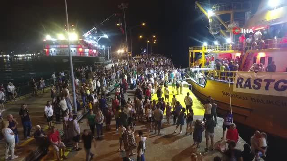 Av yasağı sona erdi, balıkçılar törenle açık denize uğurlandı