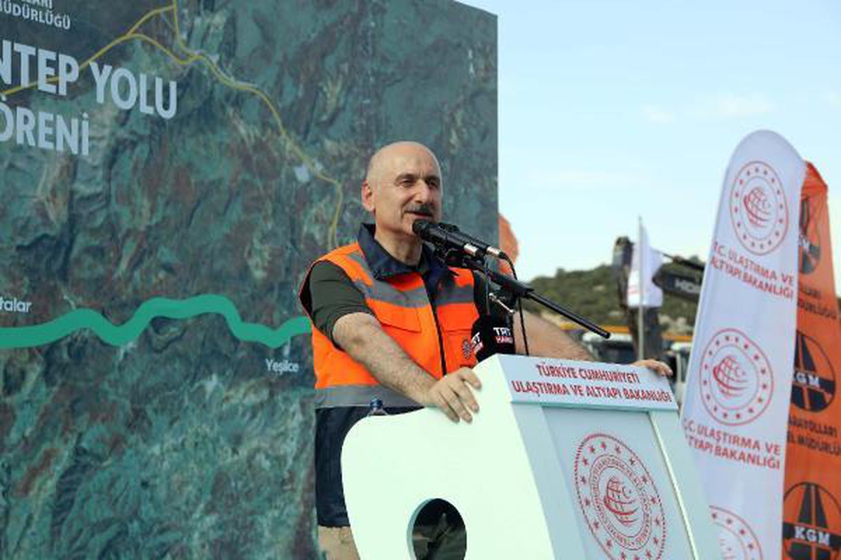 Bakan Karaismailoğlu: Taş üstüne taş koymaktan aciz olanlar, projelerimizi eleştiriyor (2)