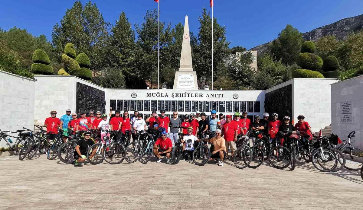 Menteşe\'de Bisikletçilerden 30 Ağustos\'un 100. Yılı İçin Zafer Turu