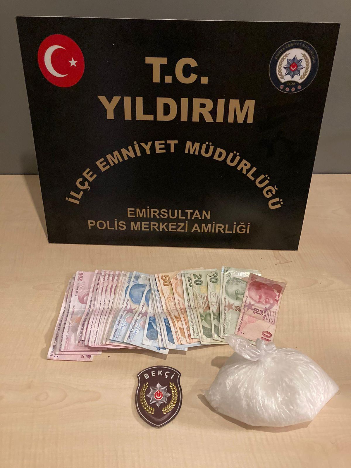 Bursa\'da durdurulan taksideki 3 uyuşturucu şüphelisi yakalandı