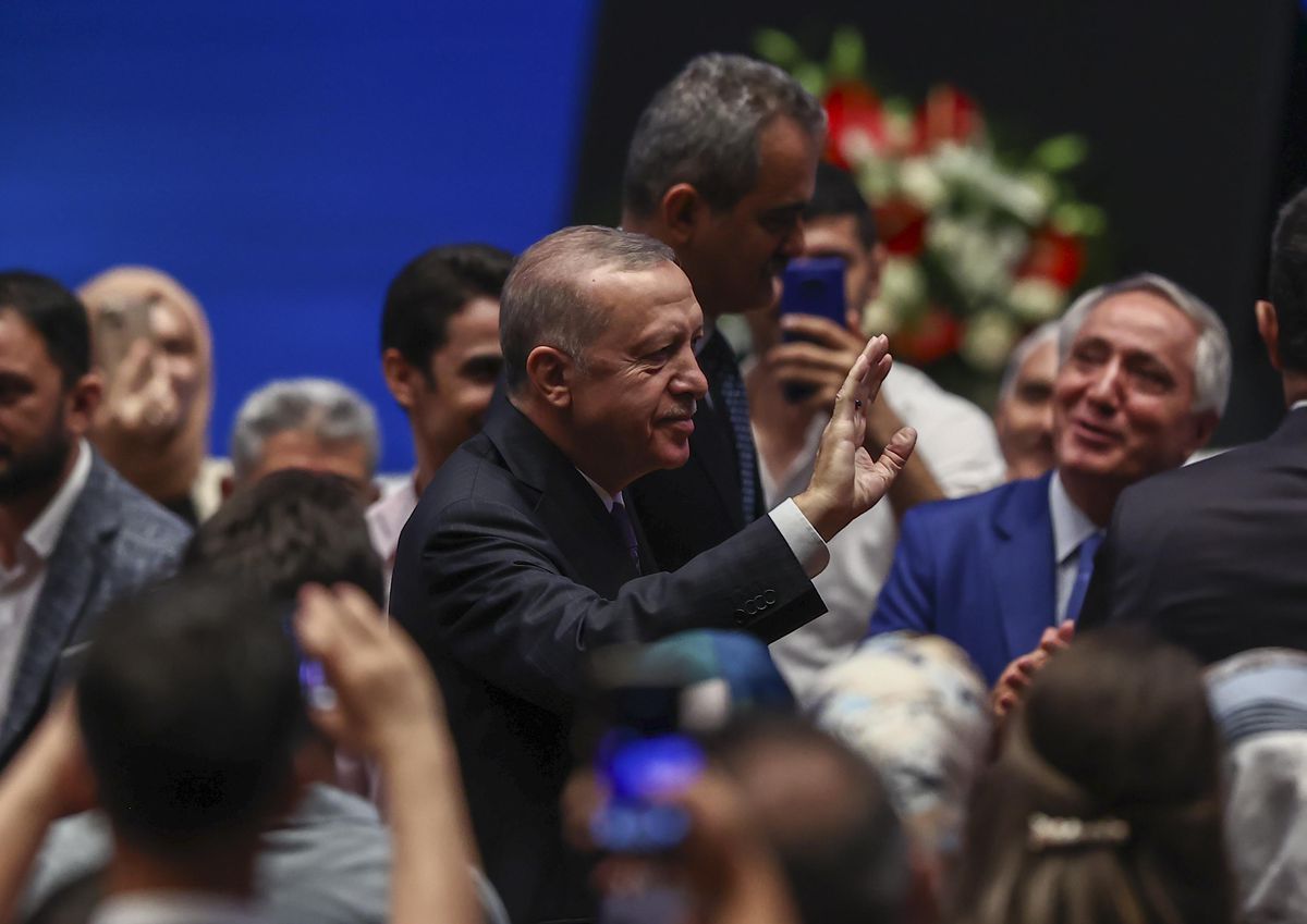 Cumhurbaşkanı Erdoğan: "Eğitim gibi, evlatlarımızı, ülkemizin geleceğini ilgilendiren bir konuyu gündelik siyasete meze yapmak, öğretmenlerimizi...