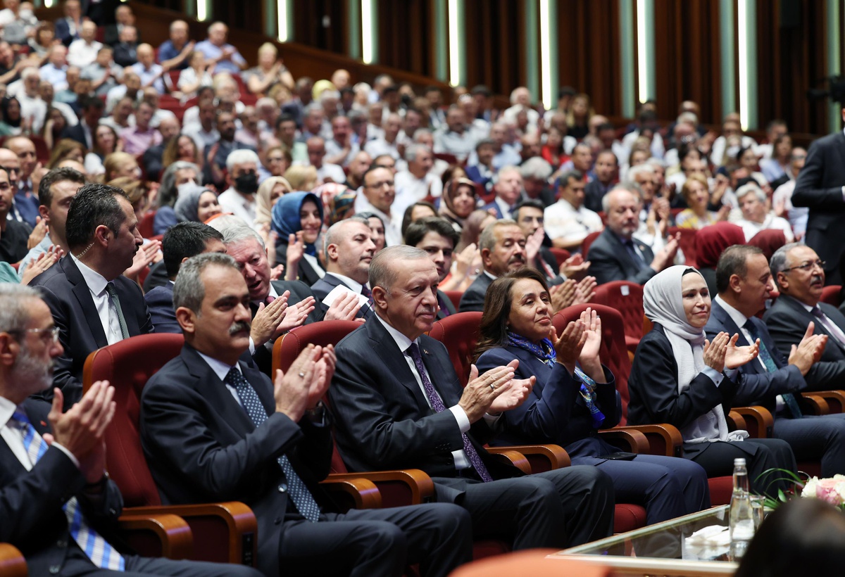 Cumhurbaşkanı Erdoğan: "Türkiye\'ye dair elle tutulur projeleri olmayanların boykot çağrısı, öğretmenlerimizi siyasi malzeme olarak kullanmayı...
