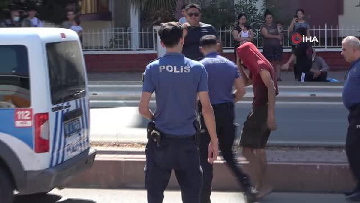 Drenaj kanalına giren hırsızlık şüphelisi, kapağın kapatılmasıyla içeride mahsur kaldı