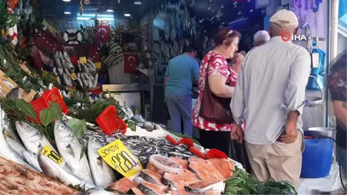 Gurbetçi vatandaş, sezonun ilk balığını Edirne\'de yedi
