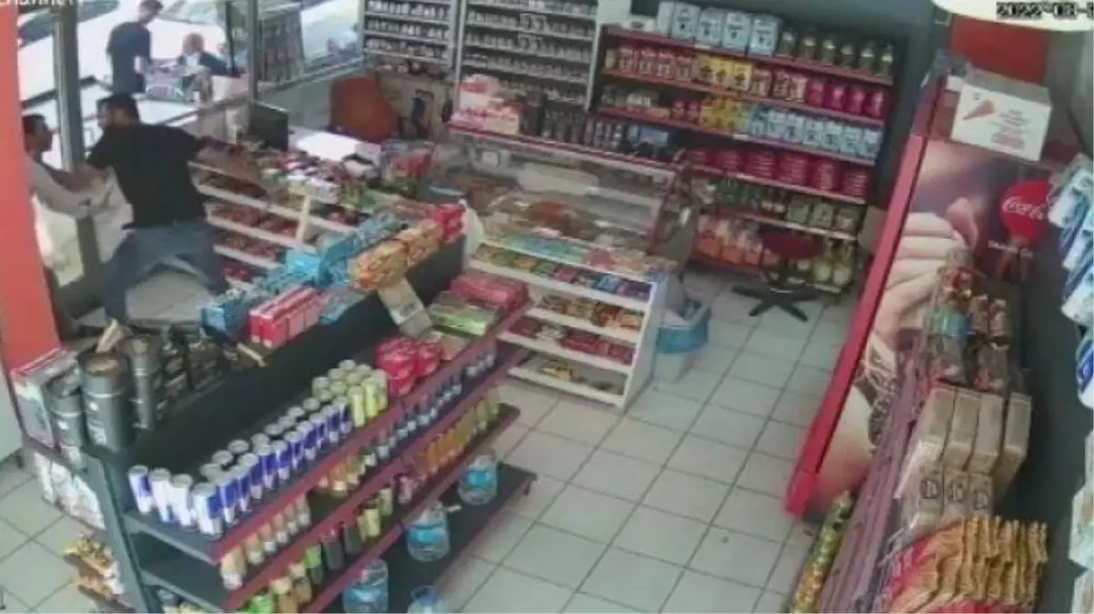 Elazığ'da alışverişe gelen müşterilere sürekli bıçakla saldıran marketçi Ruh Sağlığı ve Hastalıkları Hastanesi'ne yatırıldı