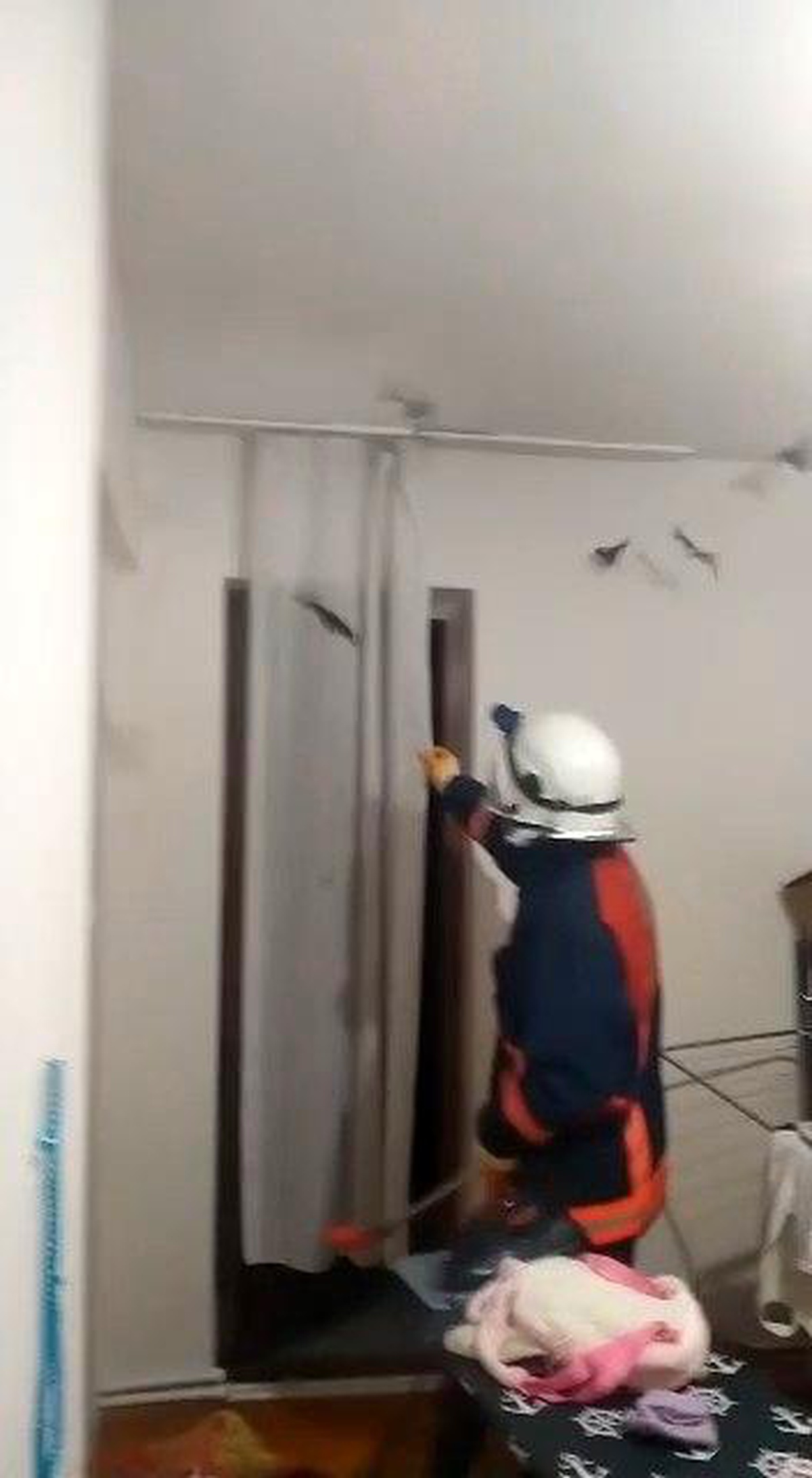 Gümüşhane\'de evini yarasa basan vatandaşın imdadına itfaiye yetişti
