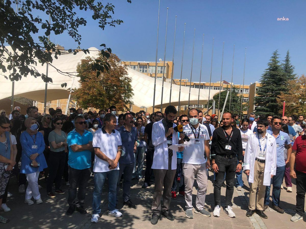 Hacettepe Üniversitesi Asistan Hekimleri: "15 Eylül\'e Kadar Tatmin Edici Düzenlemeler Uygulamaya Geçirilmezse Türkiye\'nin Dört Bir Yanında İş Bırakma...