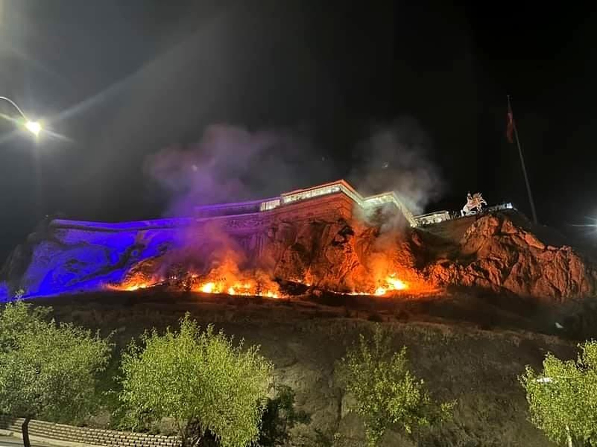 Harput\'ta otluk alanda korkutan yangın