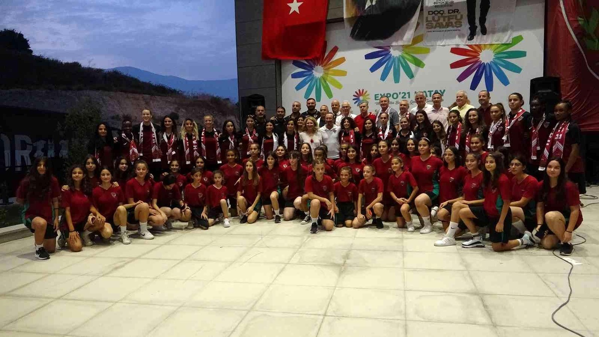 Hatayspor Kadın Futbol Takımı\'nın tanıtım lansmanı düzenlendi