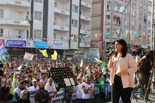HDP'li Pervin Buldan'dan Van'da düzenlenen mitingde konuştu: Seçimlere iki ittifakla giriyoruz