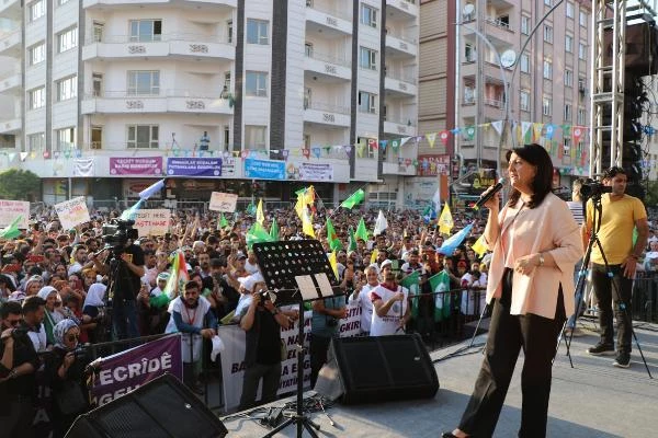 HDP'li Pervin Buldan Van'da partililere seslendi: Seçimlere iki ittifakla giriyoruz
