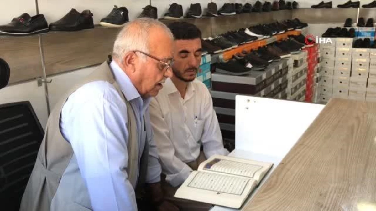İmam ayağına geldi, 70 yaşındaki vatandaş iş yerinde Kur\'an-ı Kerim öğrendi