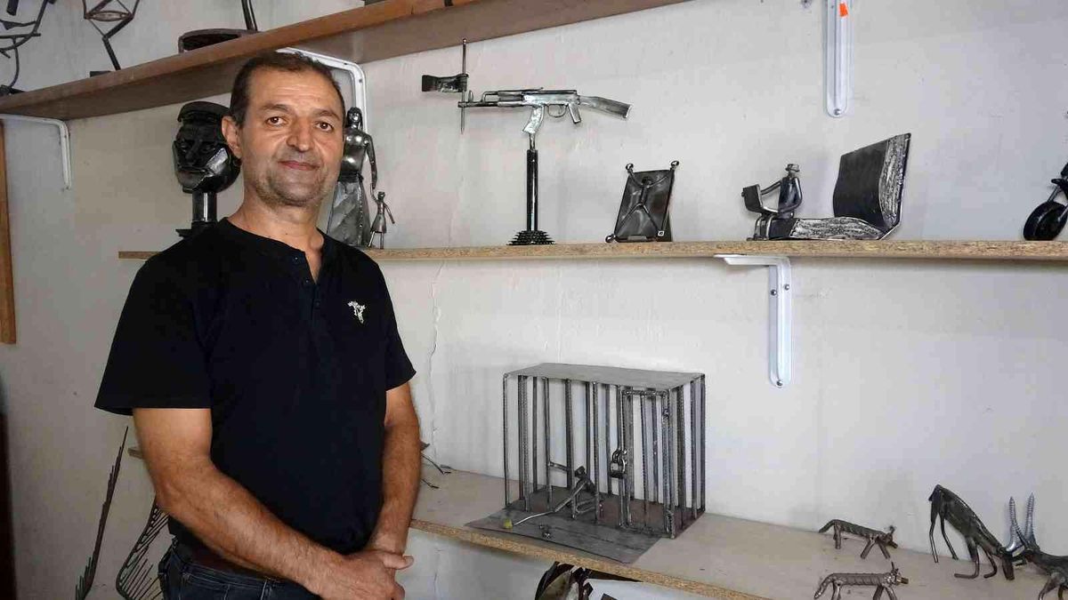 İranlı heykeltıraş, hurda malzemeyle teknoloji bağımlılığına dikkat çekti