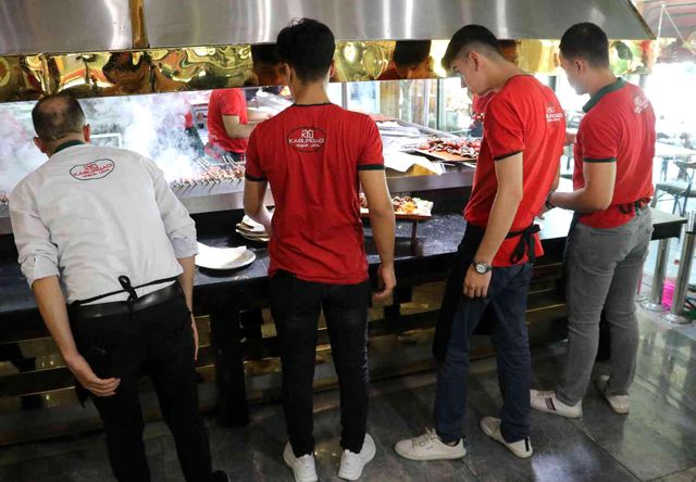 Adana'da işçi yok isyanı Adana'da işçi yok isyanı