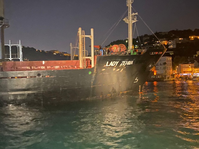 İstanbul Boğazı'nda gemi trafiği askıya alındı İstanbul Boğazı'nda gemi trafiği askıya alındı
