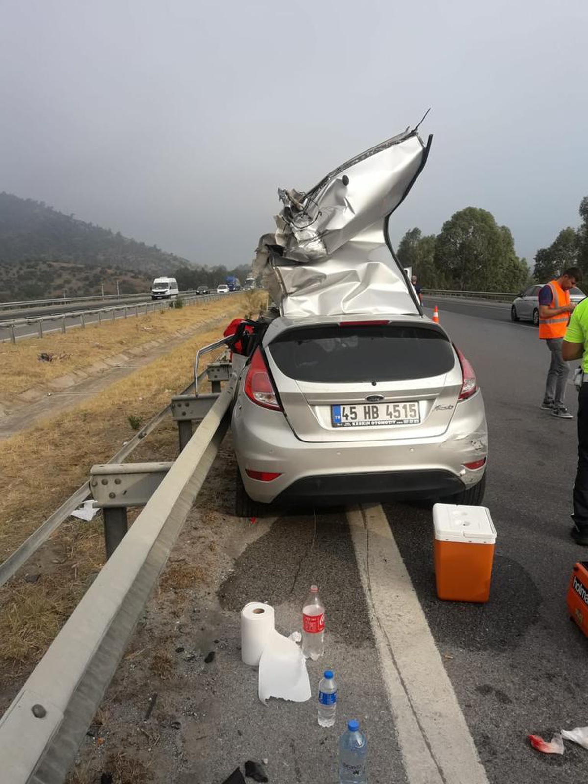 İzmir\'de çekiciyle çarpışan otomobildeki kadın öldü, 3 çocuğu yaralandı