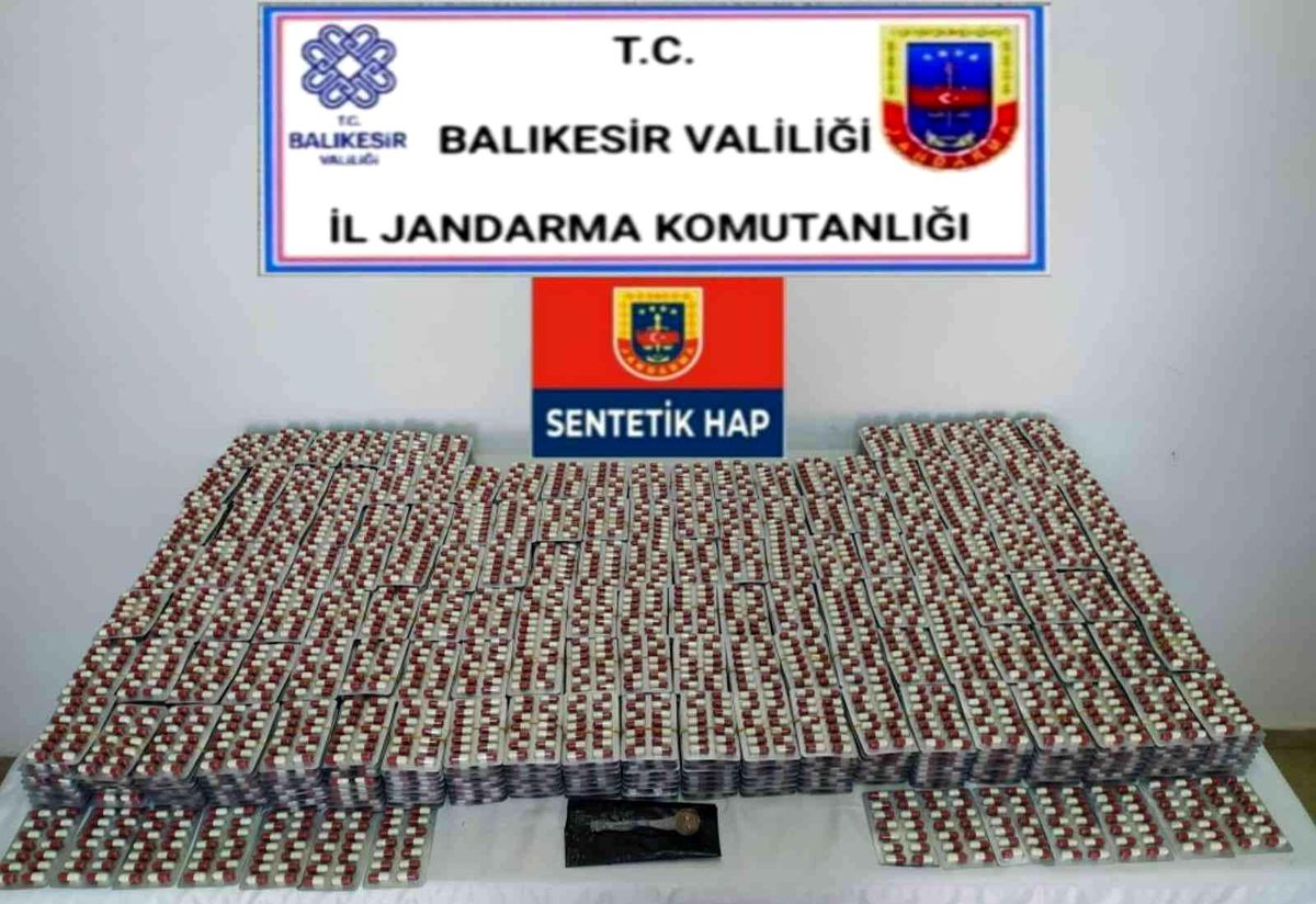 Jandarma ekipleri 15 bin 560 adet sentetik uyuşturucu hap ele geçirdi