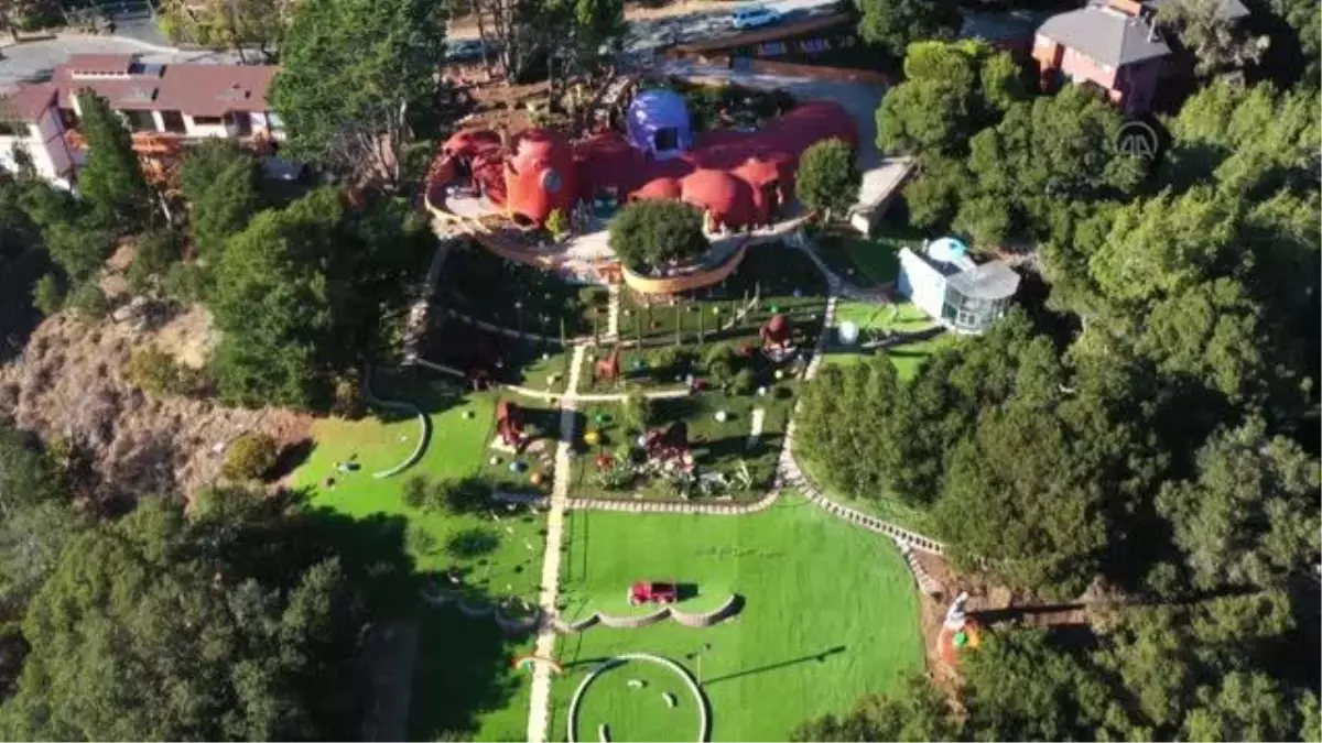 Kaliforniya\'daki "Çakmaktaşlar Evi" havadan görüntülendi