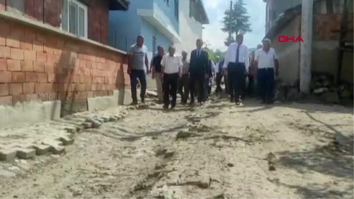 Kütahya Valisi Çelik, dün, yağış sırasında zarar gören köyleri ziyaret etti