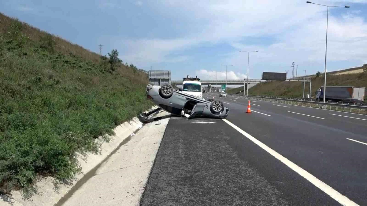 Kuzey Marmara Otoyolu\'nda kaza, lüks araç takla attı 2 kişi yaralandı