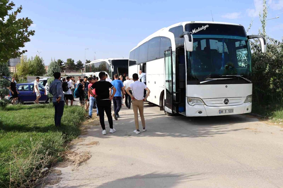 Malatya\'dan Milli Mücadele Kampına 164 genç uğurlandı