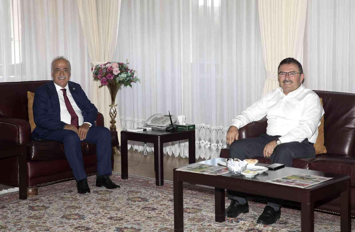 Milletvekili Altınok, yeni dönemde Rektör Çomaklı\'ya başarılar diledi
