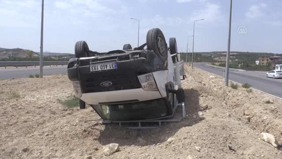 Hatay\'da otomobille pikabın çarpıştığı kazada 1 kişi yaralandı