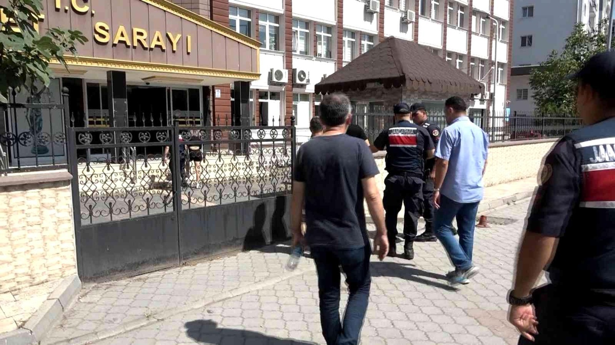 Samsun\'da kaleşnikof tüfek ve uyuşturucu operasyonunda 3 kişi tutuklandı