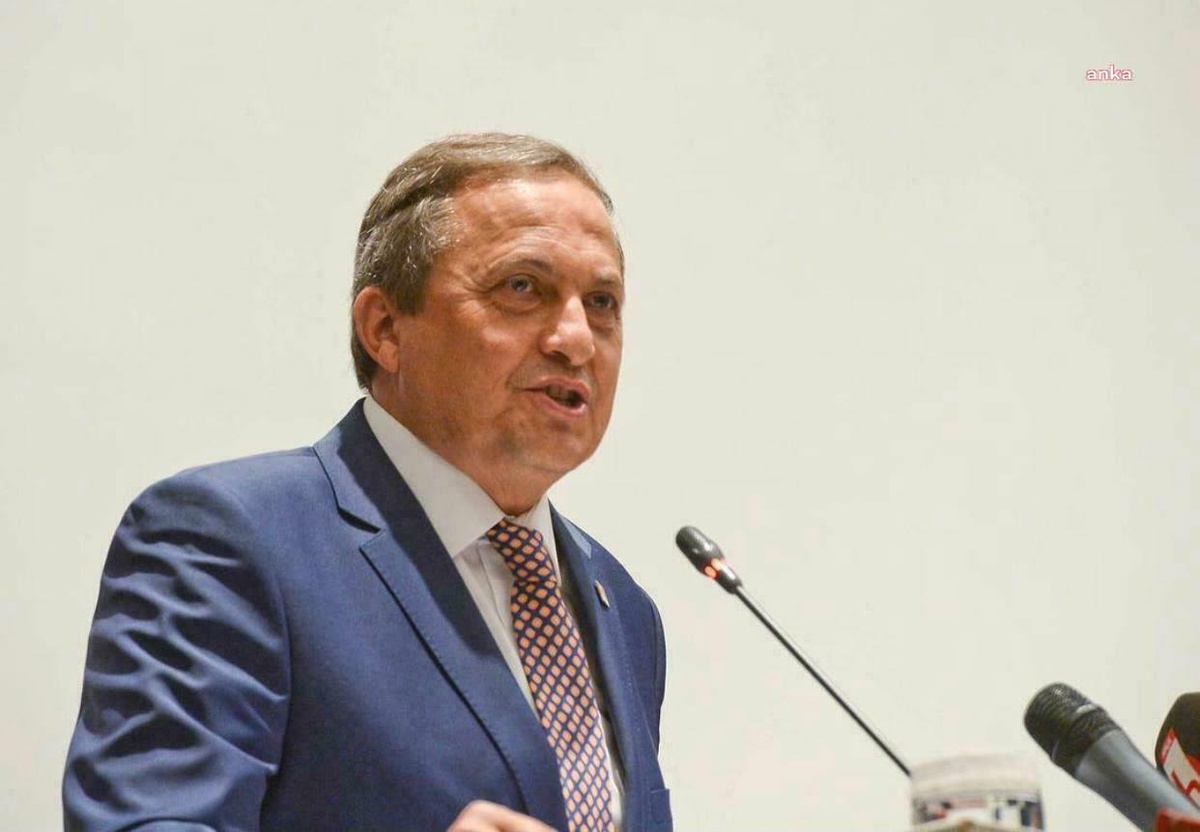 CHP\'li belediyeler dar gelirli ailelerin çocuklarına eğitim ve kırtasiye yardımında bulunacak