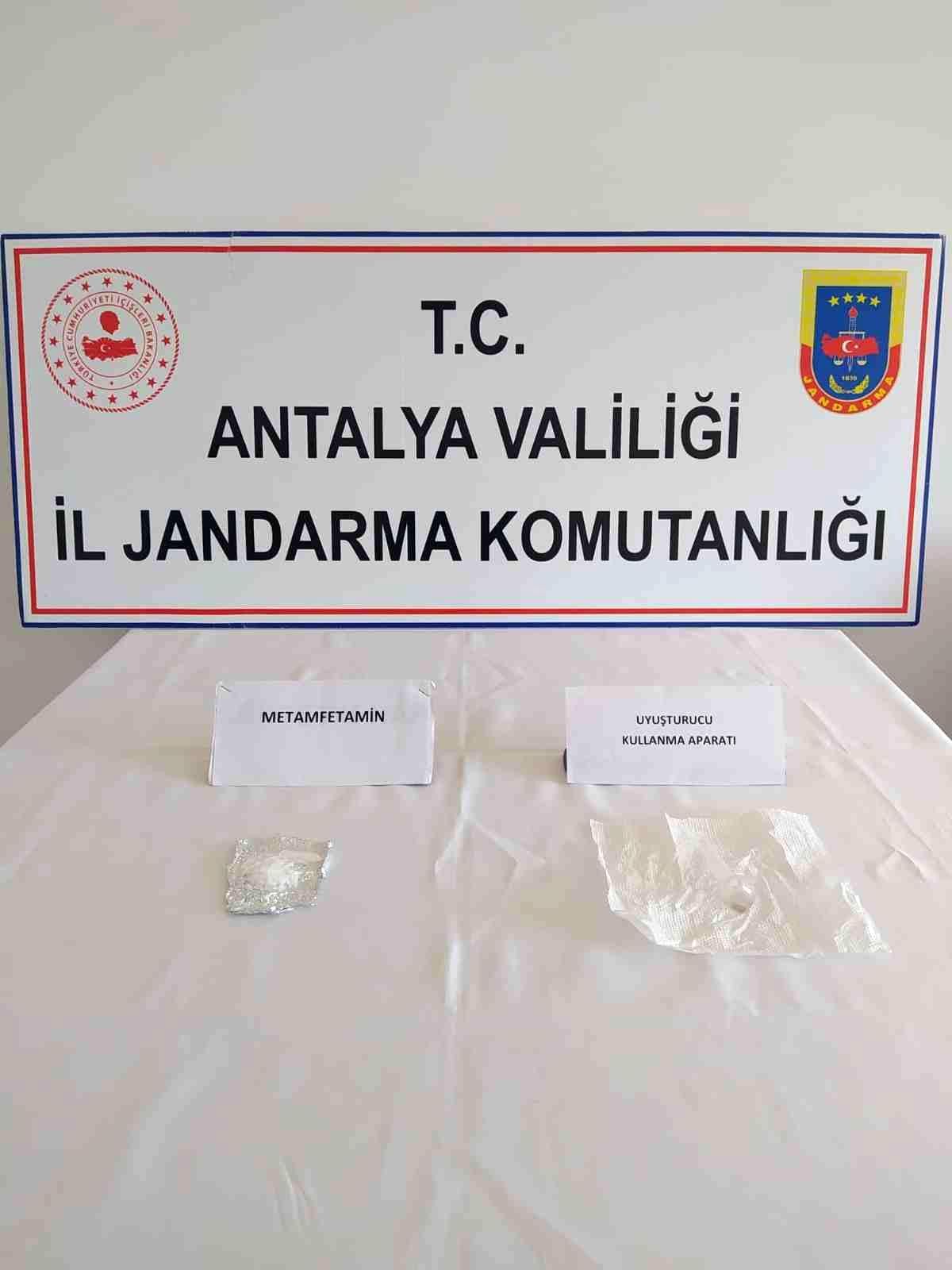 Şüphe üzerine aranan araçtan uyuşturucu çıktı