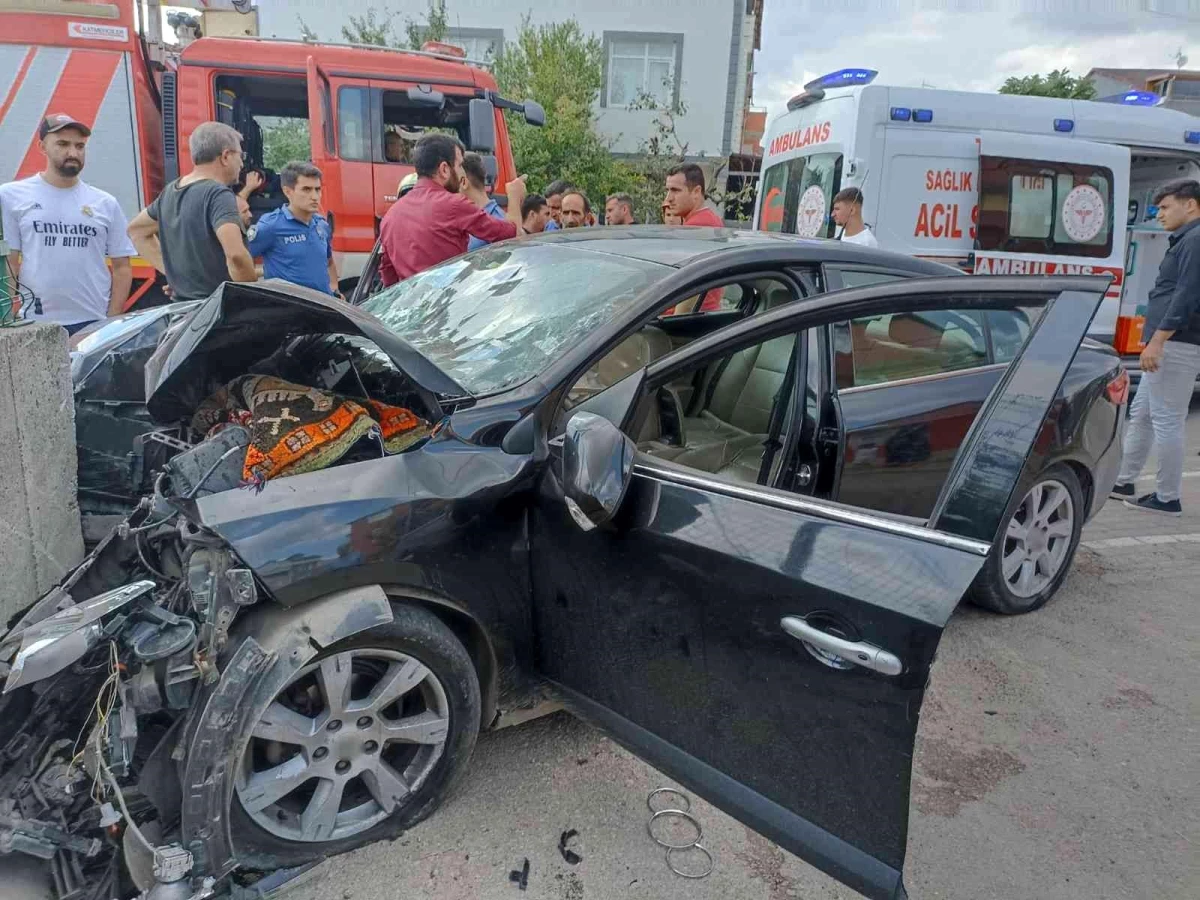 Tansiyonu düşünce duvara çarpan sürücü hayatını kaybetti