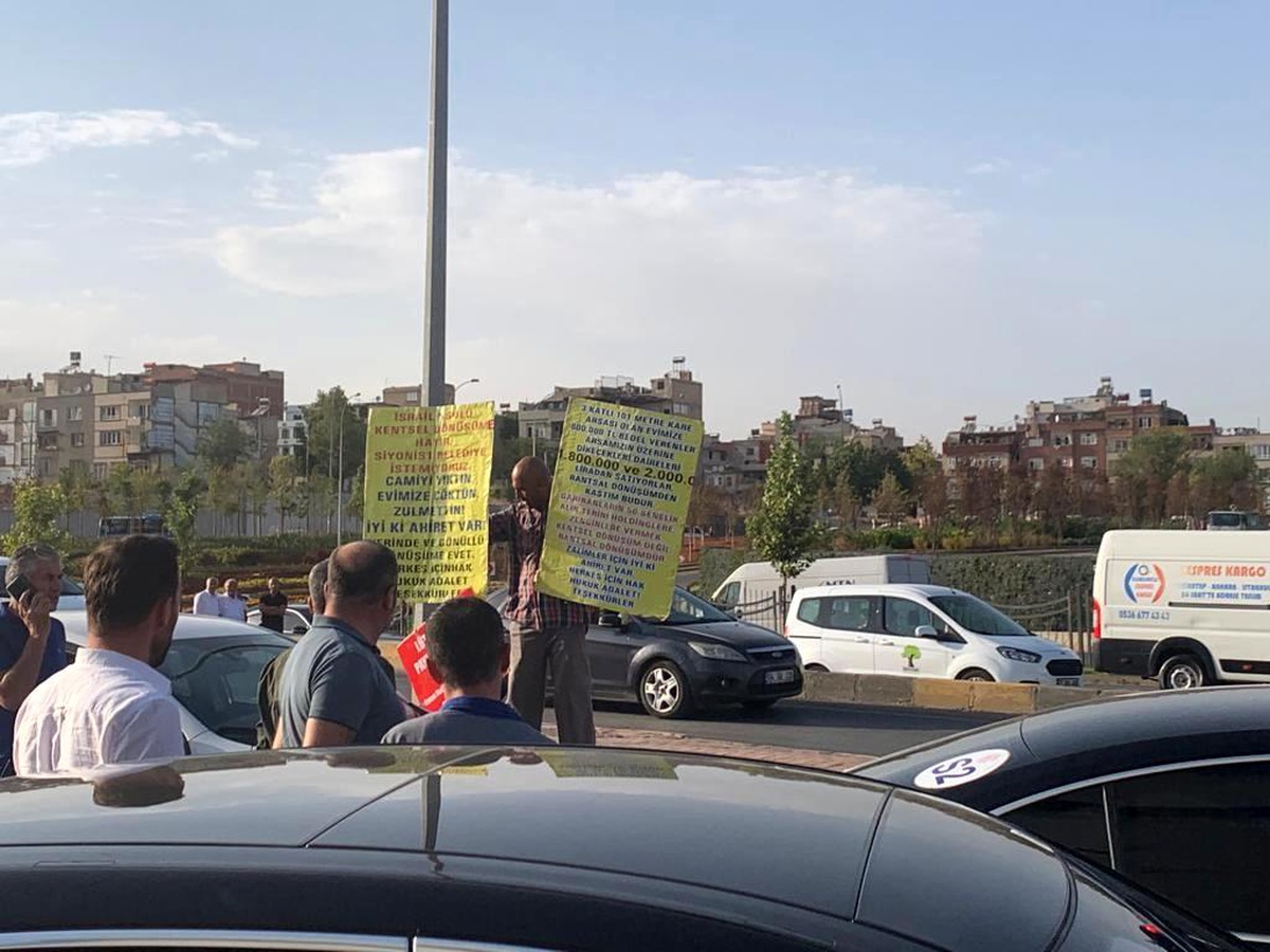 Ulaştırma Bakanı Karaismailoğlu\'na protesto şoku