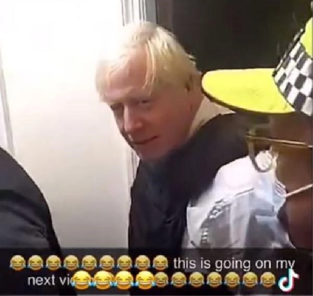 İngiltere Başbakanı Boris Johnson polisin uyuşturucu baskınına katıldı