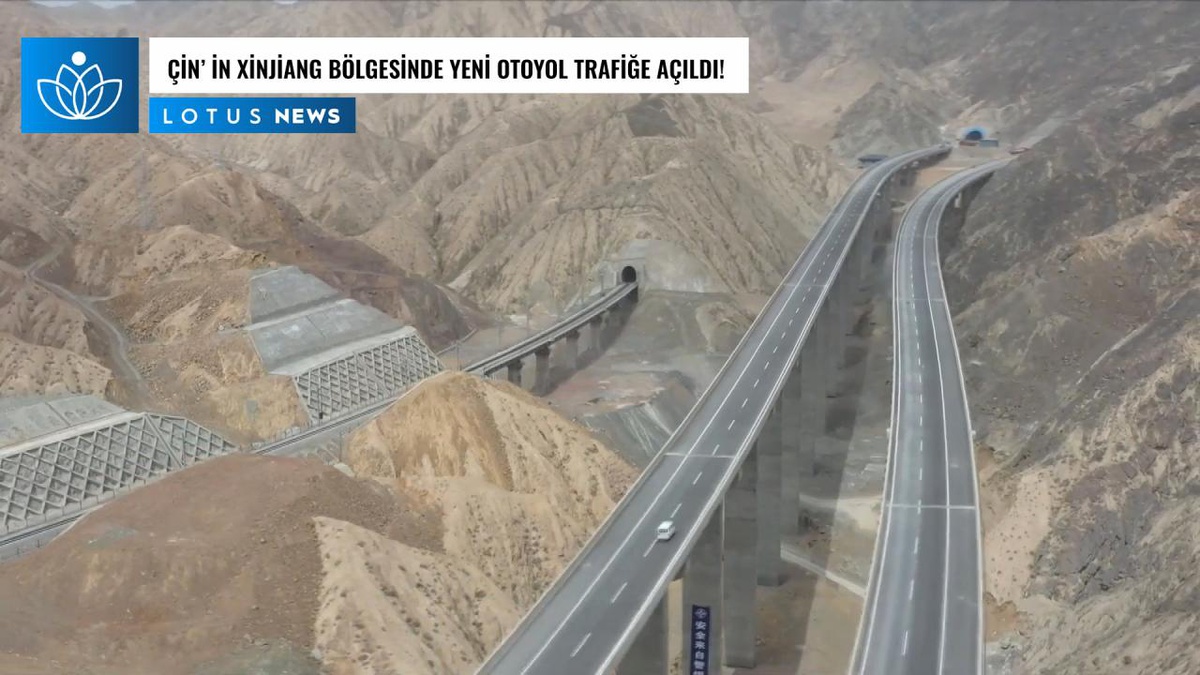 Video: Çin\'in Xinjiang Bölgesinde Yeni Otoyol Trafiğe Açıldı